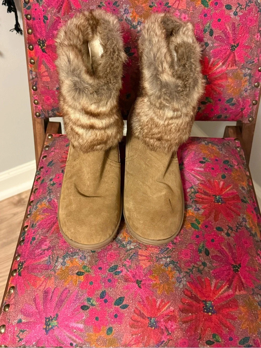 Minnetonka Tan Faux-Fur Cuff Suede Leather Winter Boots with Tassel Detail